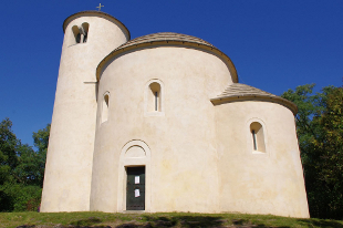rotunda sv. Jiří a sv. Vojtěcha na hoře Říp